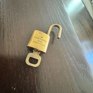 Beautiful Louis Vuitton Lock And Key 🔐